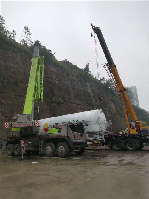 东洲区“不怕风雨冻”—— 吊车的 “恶劣环境适应” 技术